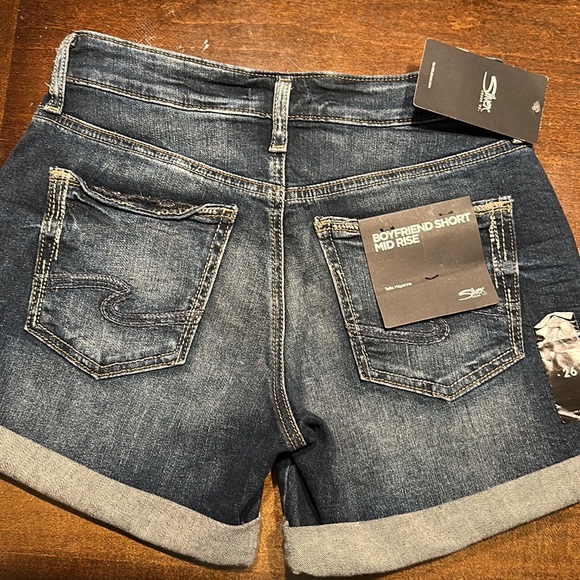 Silver Jeans Suki Jean Short.”Boyfriend Short Mid Rise” multiple sizes available - Picture 13 of 16